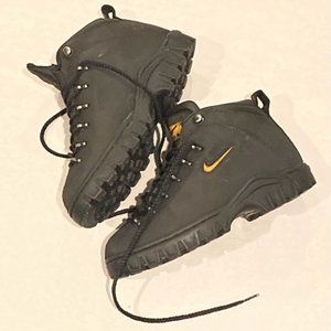 Vintage Y2K 90s Nike ACG hiking boots sneakers 5.5